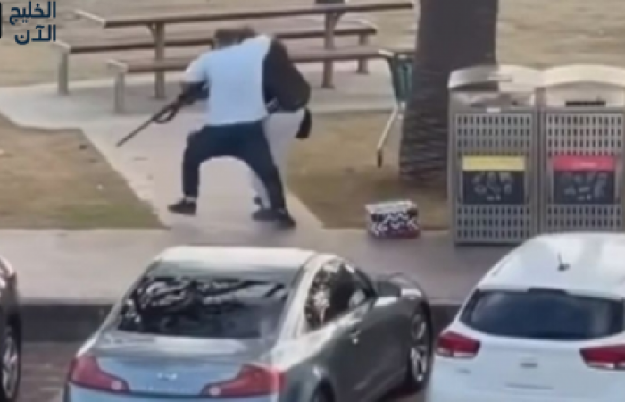 قصة أحمد الأحمد.. مدني أعزل يوقف هجومًا إرهابيًا في سيدني