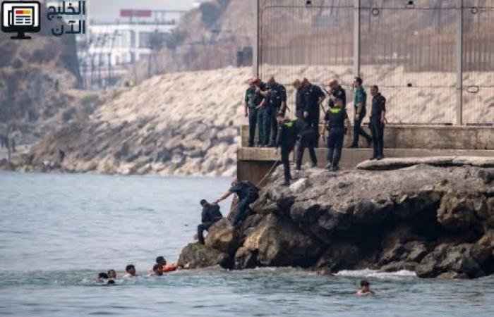 آلاف المهاجرين يعبرون من المغرب إلى سبتة الإسبانية.. والسلطات تعلن حالة استنفار
