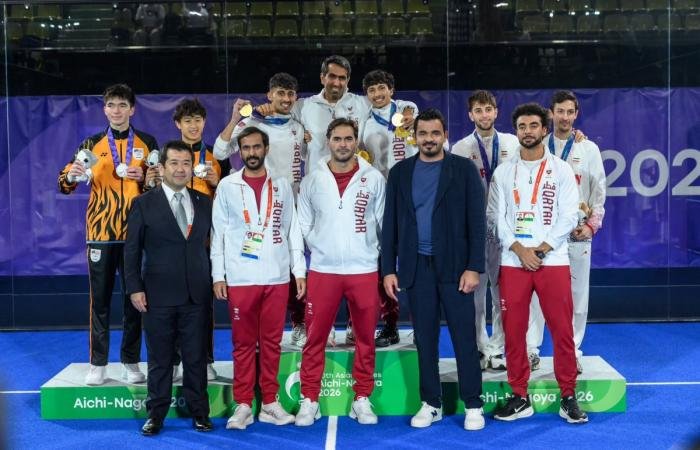 الرياضة القطرية | رئيس المجلس الأولمبي الآسيوي يتوج منتخب قطر بذهبية البادل بدورة الألعاب الآسيوية | قطر الان
