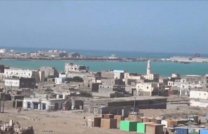 الشرق الاوسط الان | القوات المسلحة اليمنية تعلن السيطرة على مدينة المخا