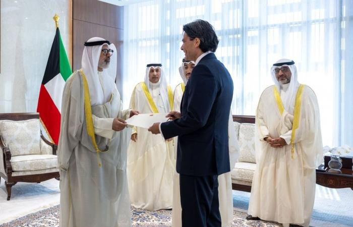 اخبار الكويت | وزير الخارجية يتسلم نسخة من أوراق اعتماد سفير تركيا | الخليج الأن